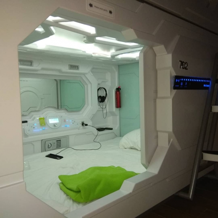 Whiz Capsule Hotel Mojokerto/Instagram @danibelel