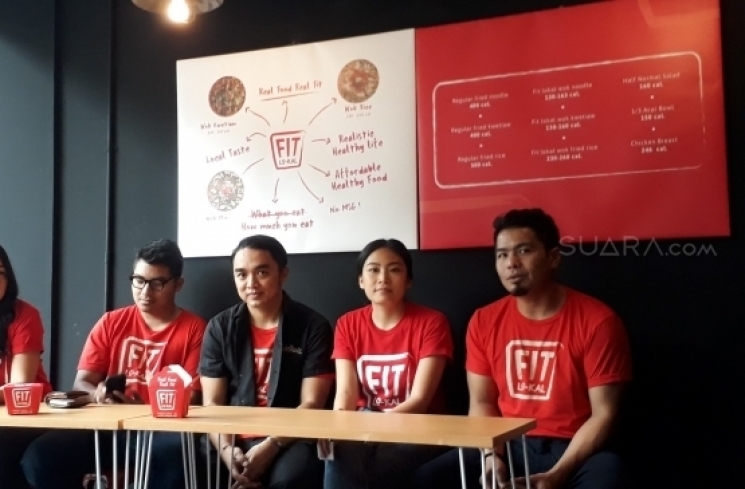 Konferensi pers Fit Lokal Senayan milik Bams Eks Samsons yang menyuguhkan menu sehat rendah kalori, Selasa (17/7/2018). (Suara.com/Firsta Nodia)