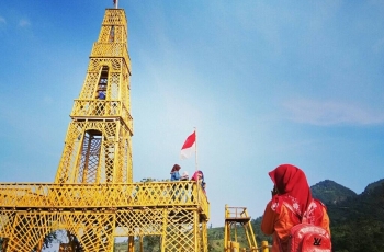 Menara Eiffel di Alam Sutra Selo, Boyolali/Instagram @vebria35.