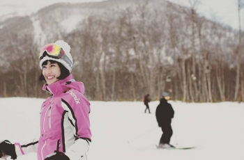 Dian Sastro ketika liburan ke Jepang. (Instagram/@therealdiansastr)