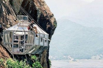 Mirip dengan Peru, Hotel Gantung Tertinggi Kini Ada di Purwakarta