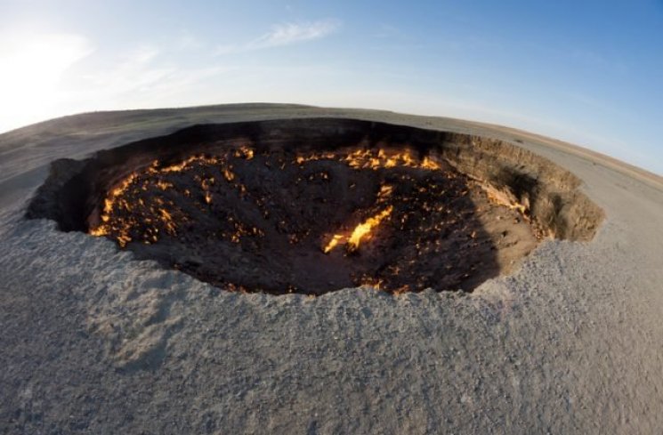 Darvaza Gas Crater, sebuah gerbang menuju neraka (thevintagenews.com)