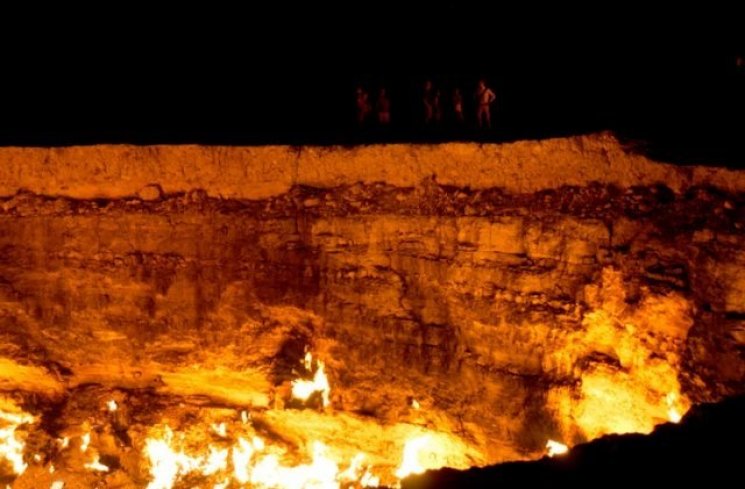 Darvaza Gas Crater, sebuah gerbang menuju neraka (thevintagenews.com)