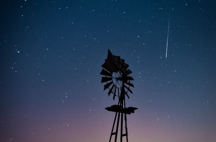 Ilustrasi Hujan Meteor (Unsplash)