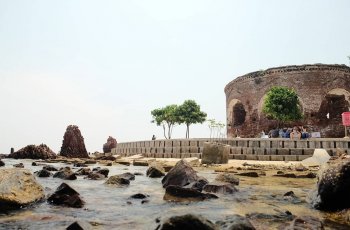 Dihiasi Benteng Peninggalan VOC, Yuk Kenalan dengan Pulau Kelor!
