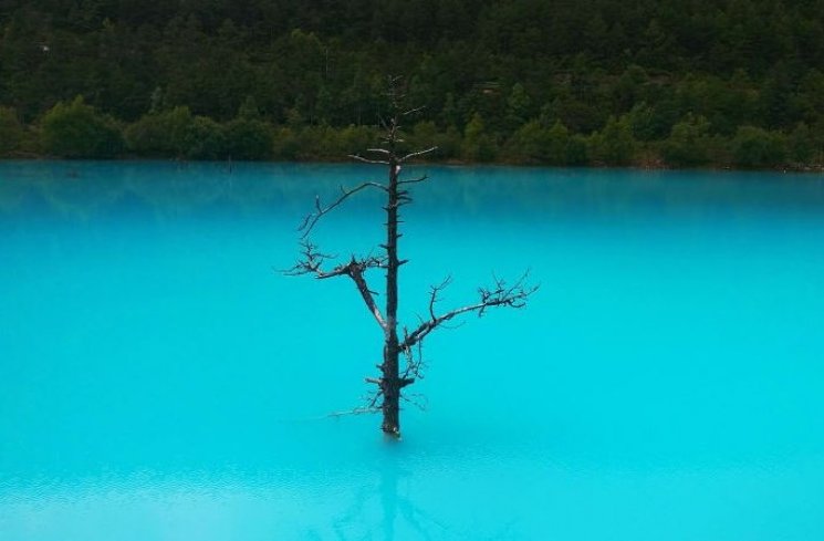 Blue Moon Valley di Provinsi Yunan, Tiongkok (Atlas Obscura)