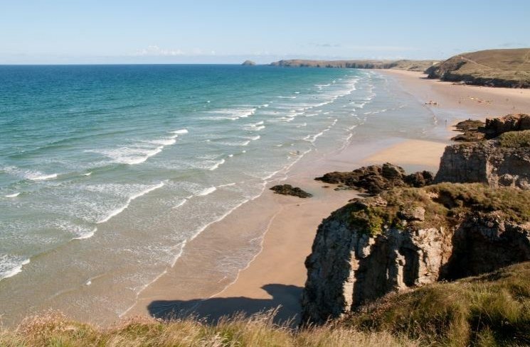 Pantai Perranporth, Cornwall (visitcornwall.com)