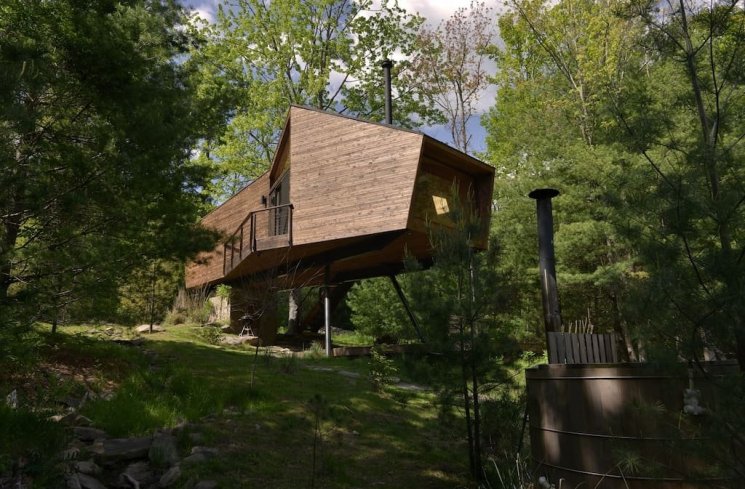 Willow Treehouse (airbnb.com)