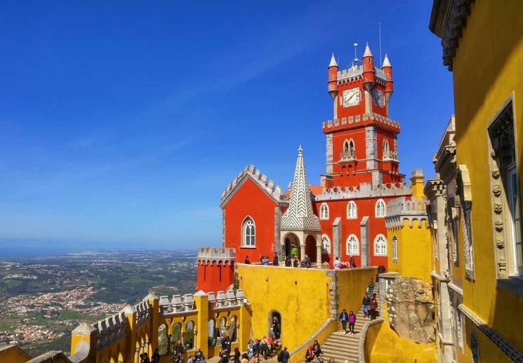 Pena Palace, Kastil Instagramable yang ada di Portugal. (Instagram/@joshuaremedios)