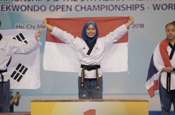 Gaya Liburan Defia Rosmaniar, Peraih Emas Pertama untuk Indonesia