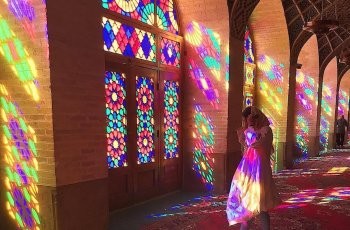 Masjid Nasir-ol-molk di Shiraz. (Instagram/@neeegin)