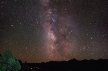 Dua Kota Ini Sengaja Dibuat Gelap demi Pesona Langit Malam