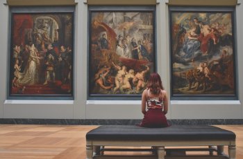 5 Museum Seni Yang Bisa Bikin Kamu Pegal Saking Besarnya