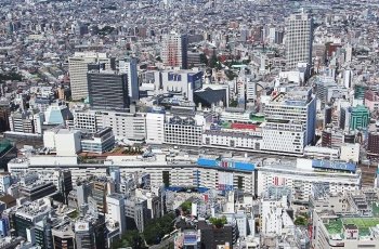 Padat Merayap, Ikebukuro di Jepang Dikepung Toko-toko dan Manusia