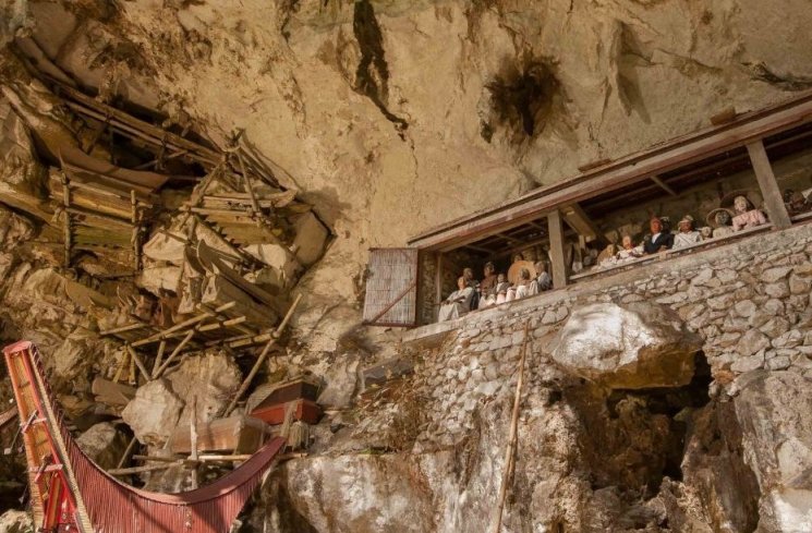 Londa, Situs Pemakaman Khas Toraja (visittoraja.com)