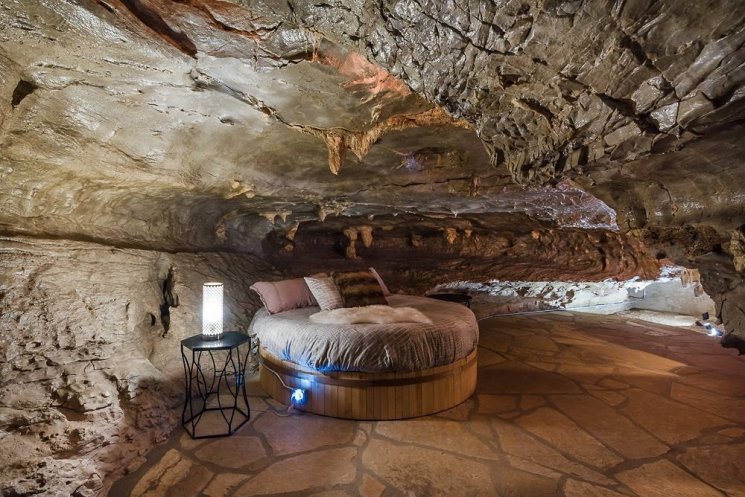 Beckham Creek Cave Lodge di Amerika. (Instagram/@beckhamcave)