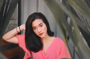 Selebgram Cantik Indonesia Doyan Traveling. (instagram.com/@karishaizzati)
