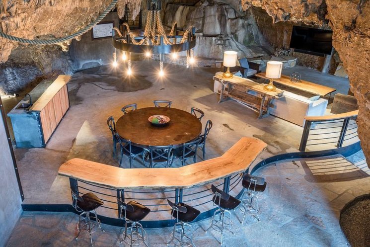 Beckham Creek Cave Lodge di Amerika. (Instagram/@beckhamcave)