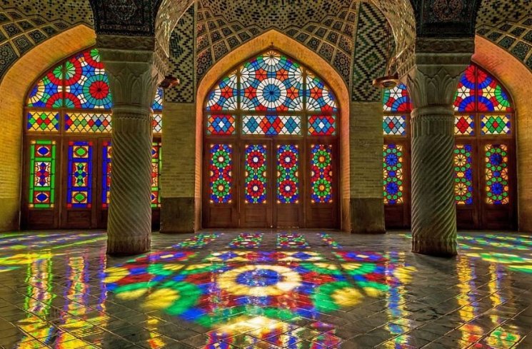 Masjid Nasir al-Mulk (Wikipedia)