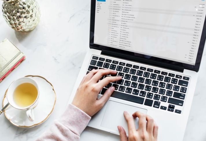 Ilustrasi email (Unsplash)