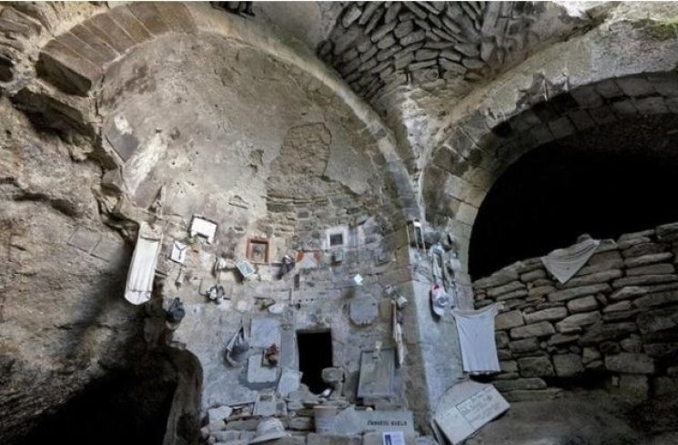 Pulau Montecristo (visittuscany.com)