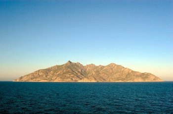 Montecristo, di Pulau Ini Kamu Harus Antre 4 Tahun untuk Masuk