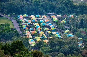 Bukit Teletubbies Indonesia. (instagram.com/@bukitteletubbiesjogja)