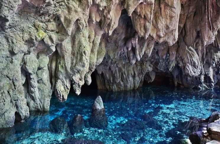 Gua Hawang di Pulau Kei Kecil, Maluku (keitourism.com)