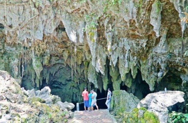 Gua Hawang di Pulau Kei Kecil, Maluku (keitourism.com)