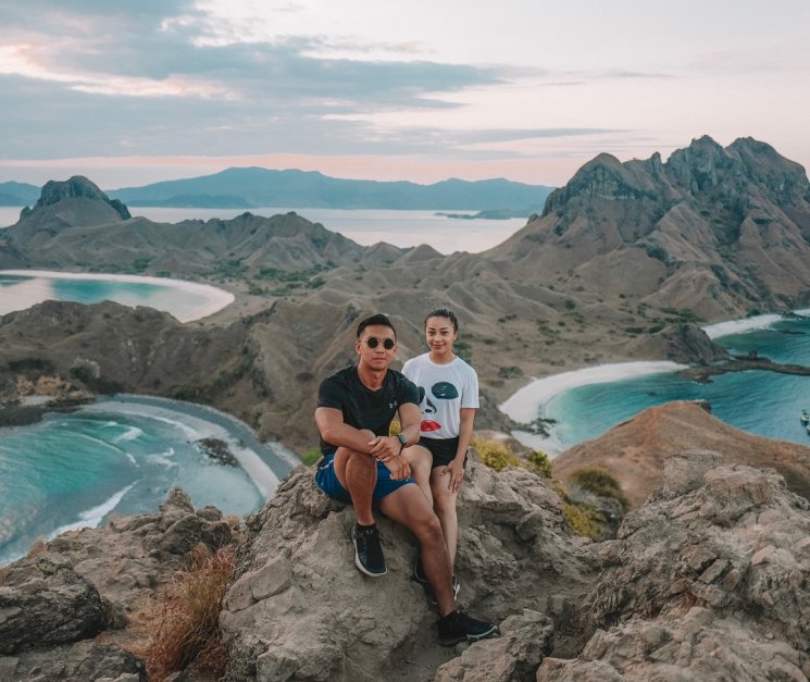 Potret liburan Nikita Willy dan Indra Priawan di NTB. (Instagram/@indpriw)