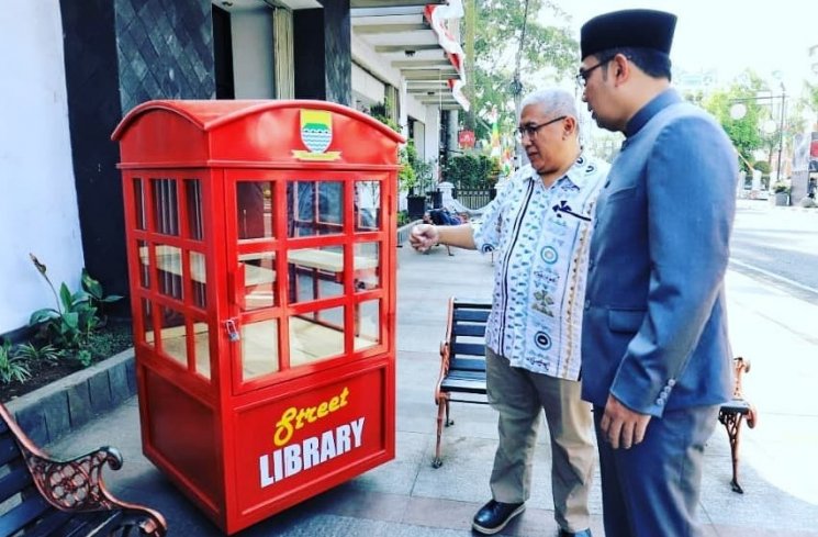 Street Library di Bandung (instagram.com/yal_mal_yasmin)
