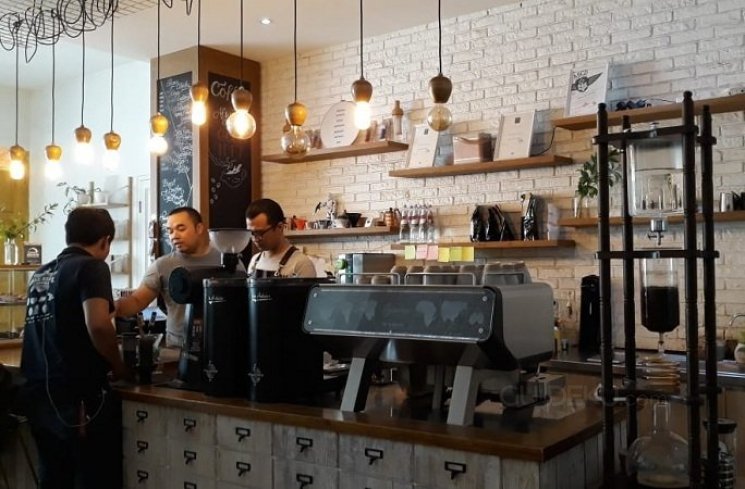 Suasana Pigeonhole Coffee yang berlokasi di Bintaro, Tangerang Selatan. (Suara.com/Dinda Rachmawati)