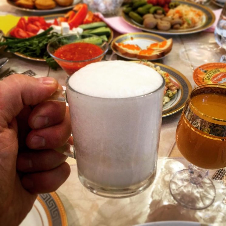 Shubat, minuman tradisional khas Kazakhztan. (Instagram/@jozef_rojik)