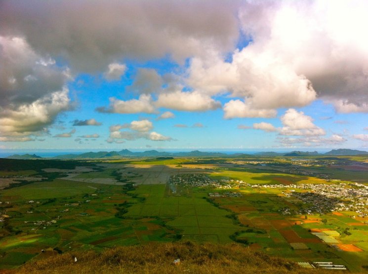 Pemandangan dari Le Pouce (Atlas Obscura)