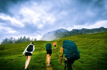 Traveler Wajib Tahu, Tips Menghindari Penipuan Berkedok Open Trip