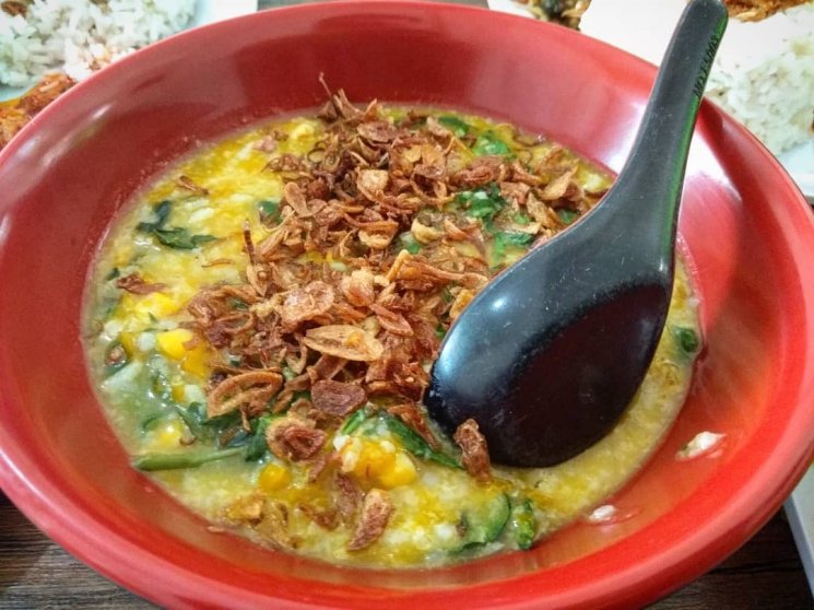 Bubur Manado, kuliner Indonesia yang cocok untuk sarapan. (Instagram/@kulinersbytok)