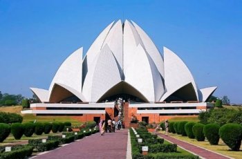 Damainya Kuil Lotus Baha'i, Simbol Keberagaman di India