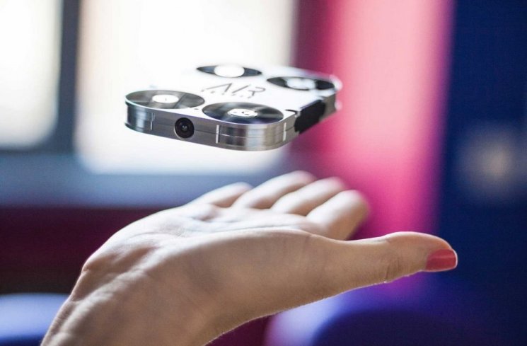 AirSelfie Drone. (digitaltrends.com)