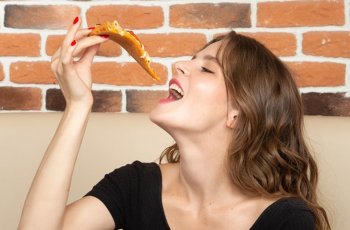 Respons Masyarakat Membludak, Gerai Pizza Ini 'Tarik' Promonya
