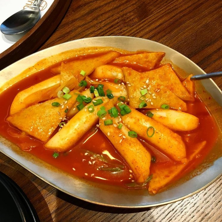 Tteokbokki, kuliner Korea yang sering muncul di drama Korea. (Instagram/@lucidadia)