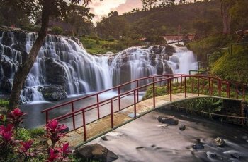 Pesona Air Terjun Mini Niagara di Bondowoso yang Menakjubkan