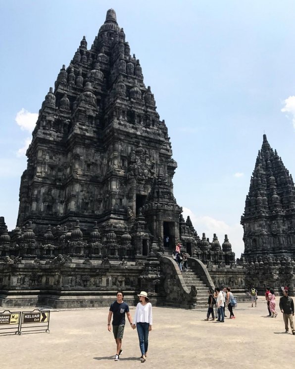 Potret liburan Luna Maya dan Reino Barack. (Instagram/@lunamaya)