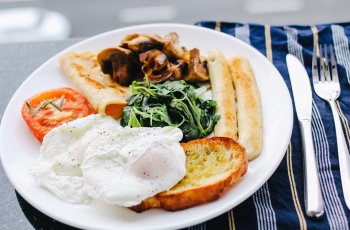Unik, Beginilah Kebiasaan Saat Makan di 6 Negara Ini
