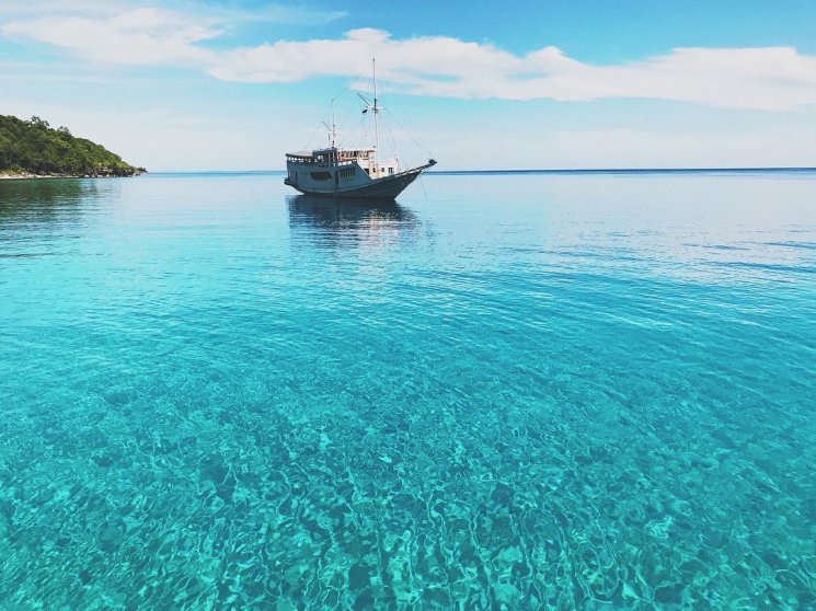Pulau Moyo. (Instagram/@inmycosmoshoes)