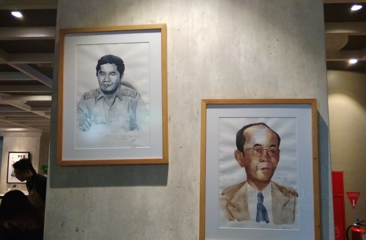 Banyak foto jadul Jakarta era 1960-an di restoran Clovia. (Suara.com/Firsta Nodia)