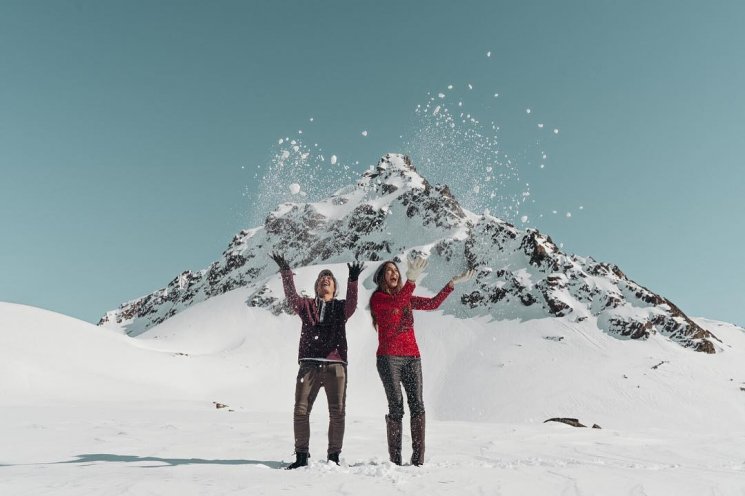 Potret liburan bulan madu Nadine Chandrawinata dan Dimas Anggara. (Instagram/@nadinelist)