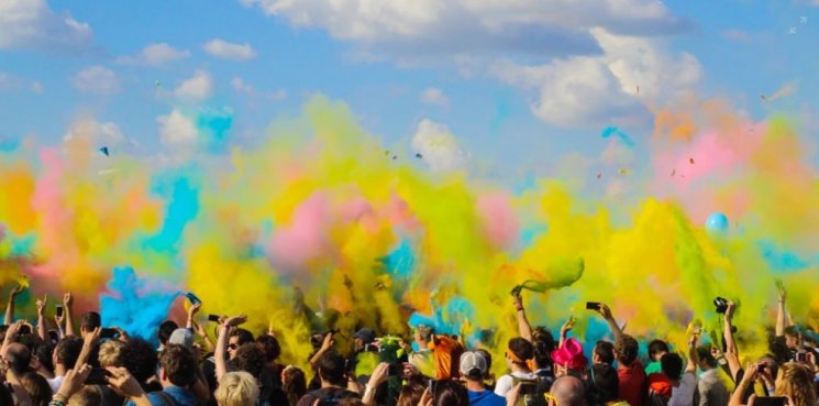 Ilustrasi Colour Run (Unsplash)