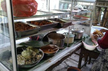 Nggak Pakai Bumbu Kacang, Inilah Keunikan Pecel Tumpang