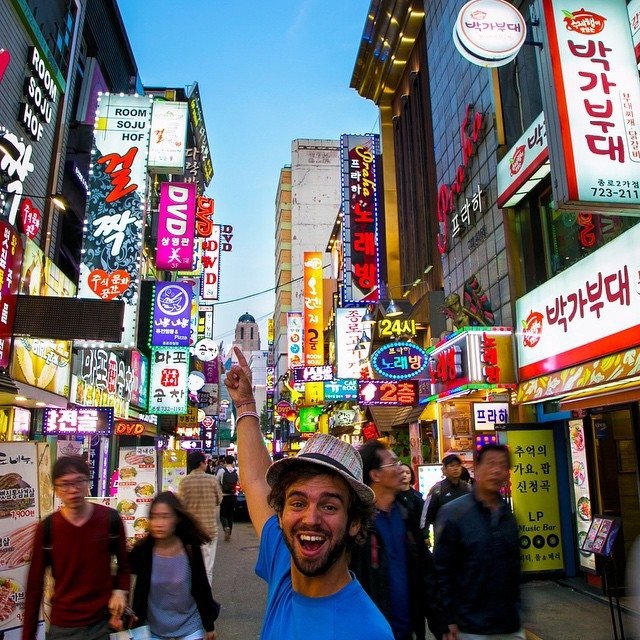 Calvin Young, traveler tuna rungu yang menginspirasi. (Instagram/@seektheworld)
