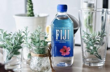 Ilustrasi jenis-jenis air mineral. (Instagram/@fijiwaterid)